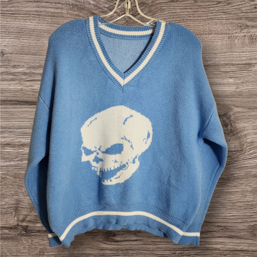 Romwe NWOT v-neck skull print v-neck‎ sweater with heart print elbows size large